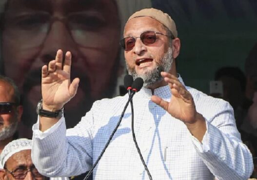 Muslims protested against AIMIM chief in surat