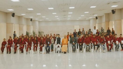 CM Yogi met a team from Uttarakhand