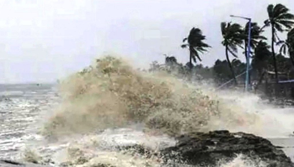 Chennai: Cyclone Mandous wreaks havoc, four killed; large number of uprooted trees