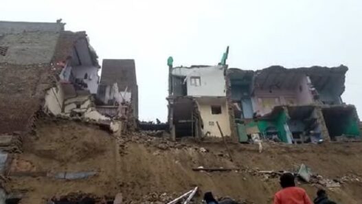 Agra Building Collapse today