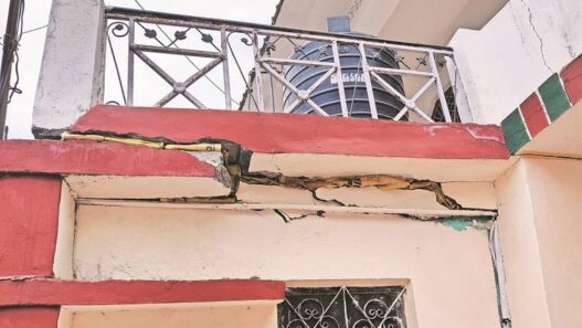 cracks in Karnaprayag