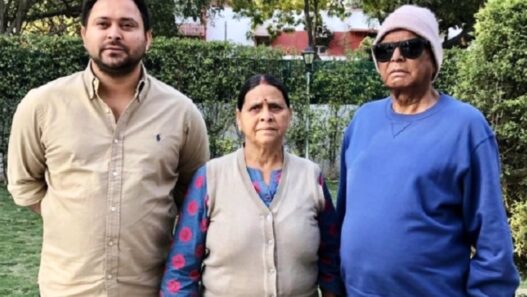 Lalu family in trouble due to ED raids