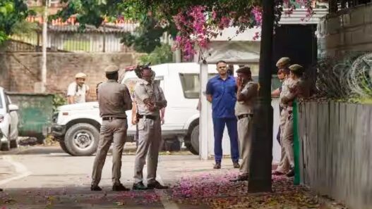 Police reached Rahul Gandhi house
