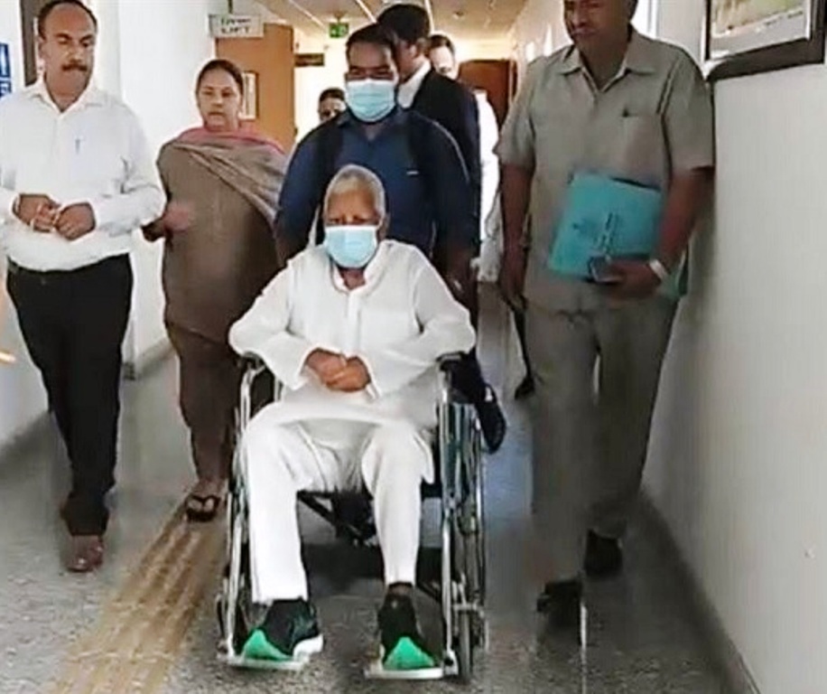 Lalu Yadav reached the court on a wheelchair