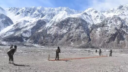 playing cricket in galwan Valley