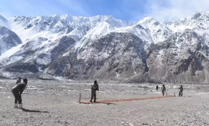 playing cricket in galwan Valley