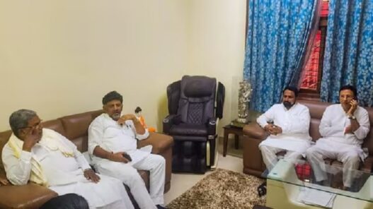 Karnataka Former Deputy CM Laxman Savadi joins Congress