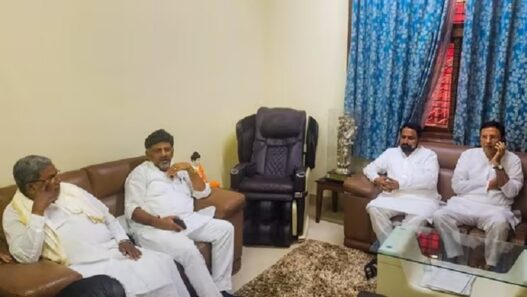 Karnataka Former Deputy CM Laxman Savadi joins Congress