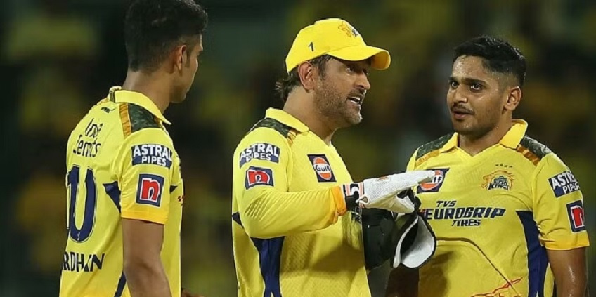 MS Dhoni threatens to leave captaincy