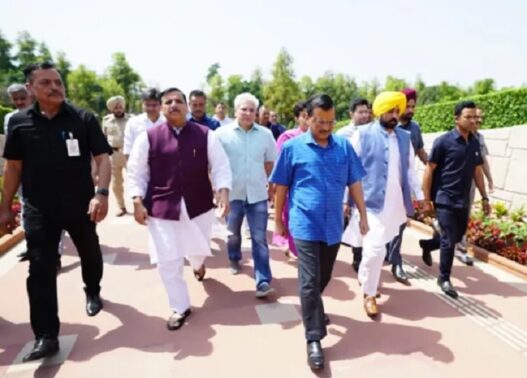 Arvind Kejriwal reached CBI office