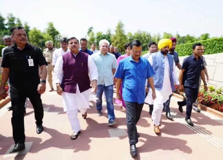 Arvind Kejriwal reached CBI office