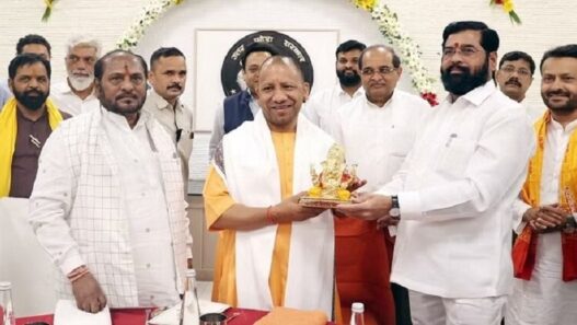 CM Shinde met CM Yogi