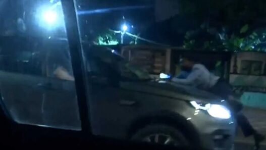 Man dragged 3 km on car bonnet