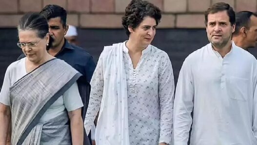 Now IT department has increased the trouble of Gandhi family