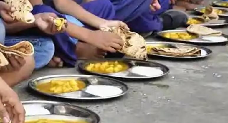 Snake found in mid day meal in Araria