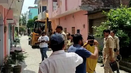 Strictly deposit one lakh each against rioters in Bijnor