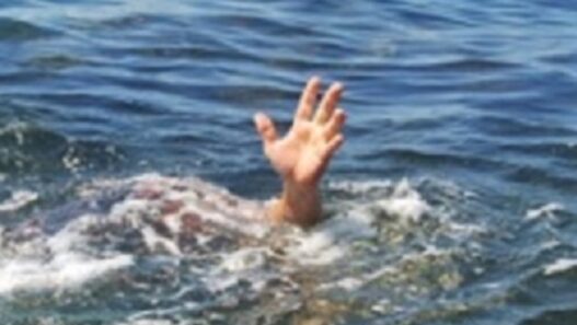 Five children drowned in Yamuna river and one saved but a died, searching for other three