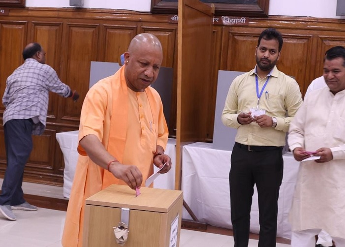 Yogi Adityanath voting