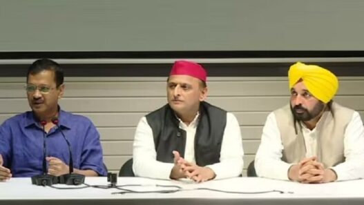 Akhilesh Yadav supported Kejriwal