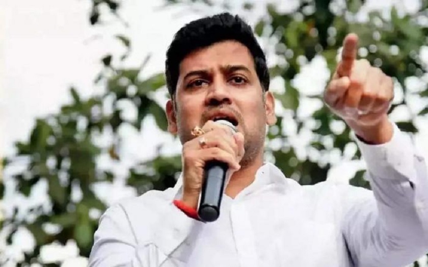 CM Shinde son offers to resign