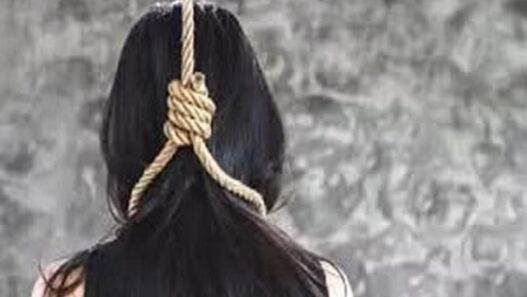 Dead body of class 10 girl student found hanging in Lucknow