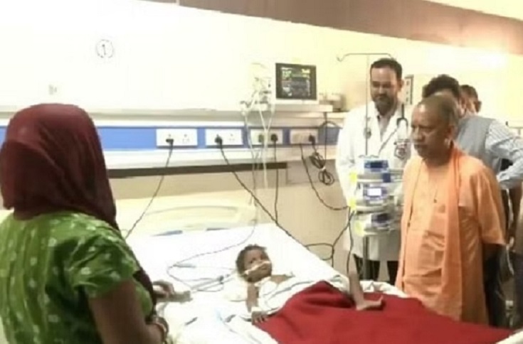 yogi adityanath in trauma centre