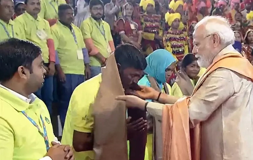 Saw PM Modi so closely for the first time, felt happy - workers said on being honored