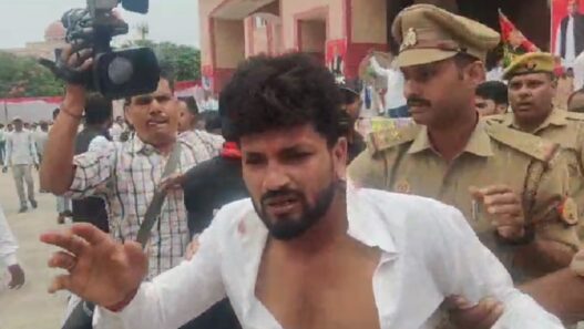 Shoe thrown at Swami Prasad Maurya in Lucknow