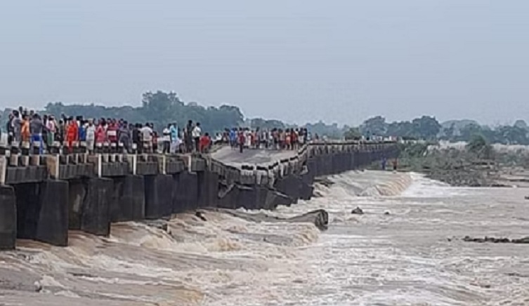 Bridge built on Barnar river in Jamui caved in