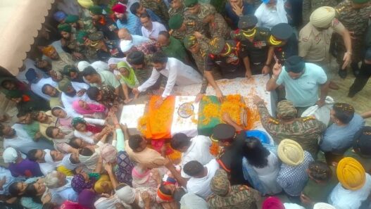 Dead body of Colonel Manpreet Singh reached his native village