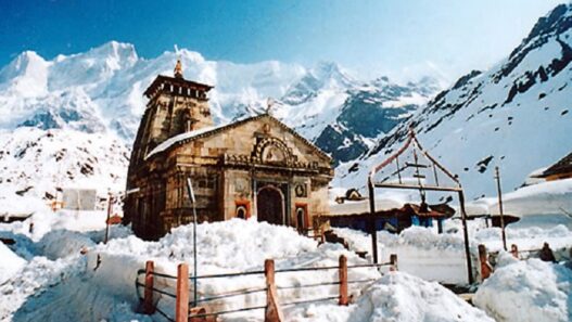 Season first snowfall in Badrinath Kedarnath