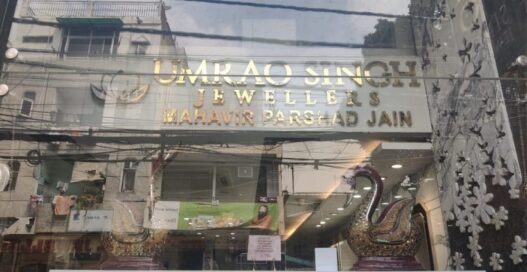 Thieves stole jewellery worth from Jangpura jewellery showroom in Delhi today