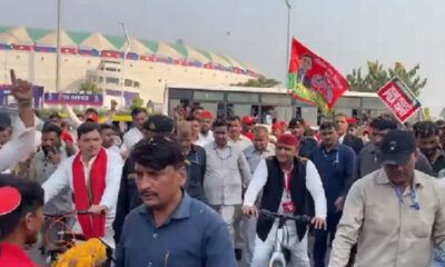 Akhilesh Yadav in PDA cycle yatra in Lucknow