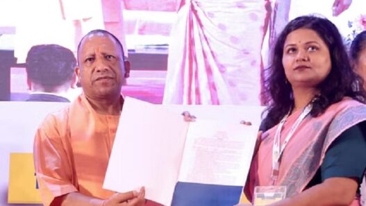 CM Yogi handed over appointment letters to 219 principals in the auditorium of Lok Bhavan