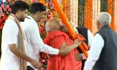 Jagadguru Rambhadracharya looked emotional after meeting PM Modi