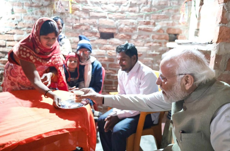 PM Modi suddenly reached Meera house in Ayodhya to drink tea