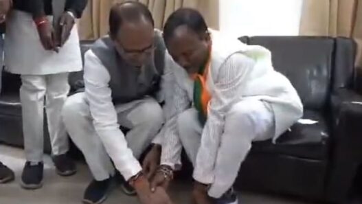 former CM Shivraj wore shoes