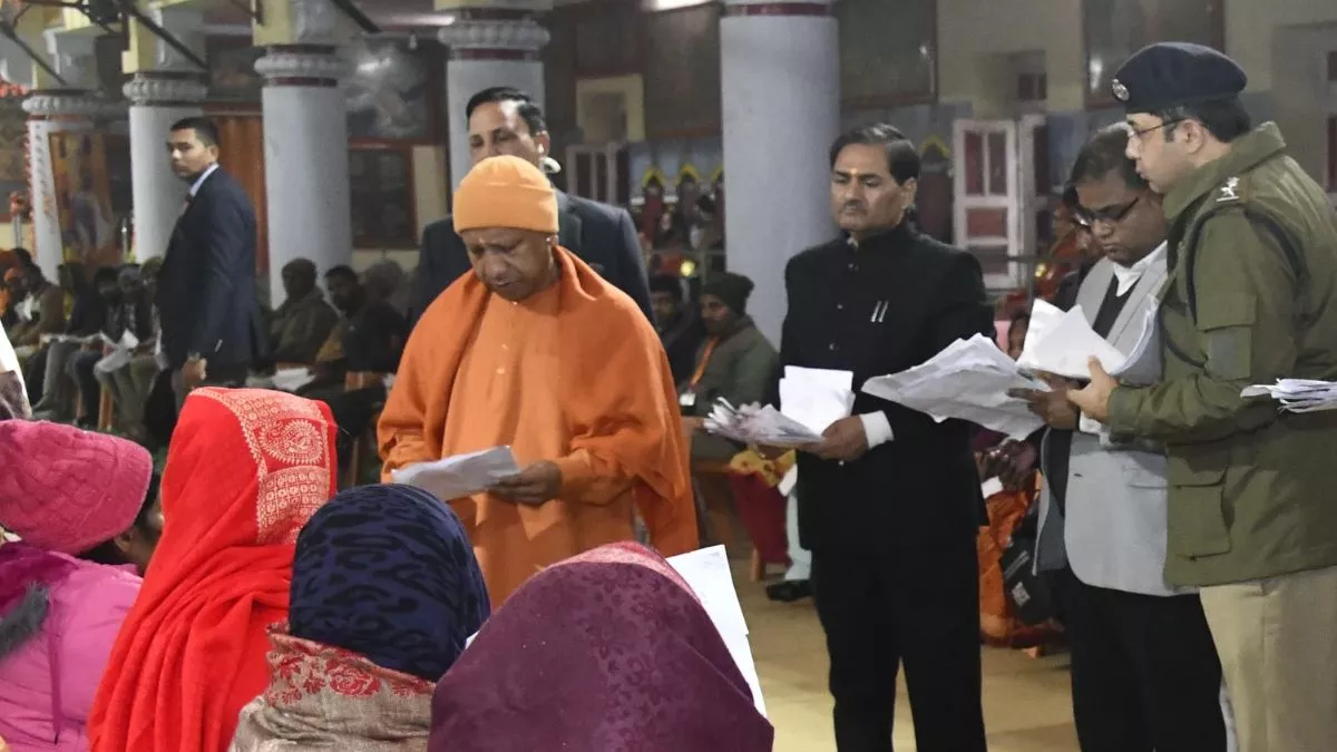 CM Yogi Adityanath gave instructions to officials during Janata Darshan