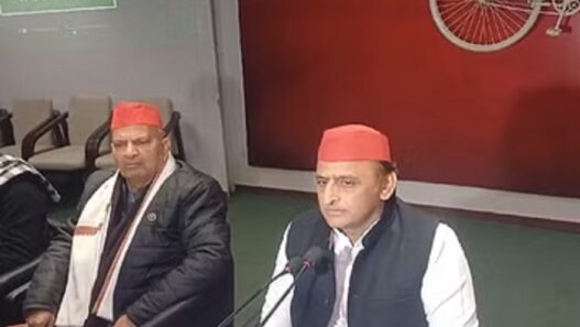 Akhilesh Yadav Samajwadi party meeting in Lucknow