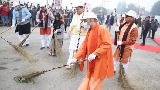 CM Yogi started Swachh Teerth Maha Abhiyan from Ayodhya