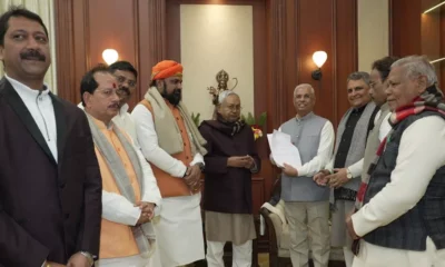 Nitish Kumar met Governor along with NDA leaders