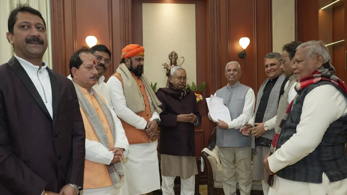 Nitish Kumar met Governor along with NDA leaders