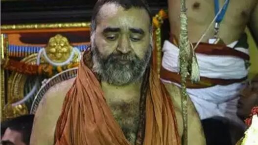 Shankaracharya Vijayendra Saraswati Swamigal of Kanchi Kamakoti Math